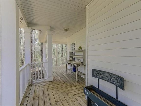 3rd image of 140 Sweetwater Dr