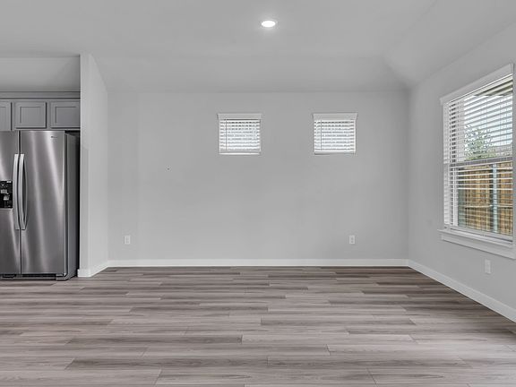 5th image of 3907 High Valley Dr
