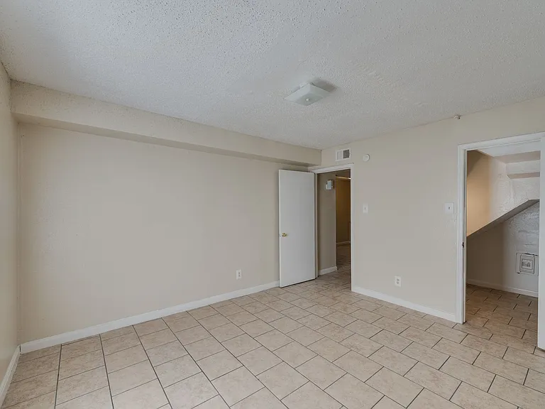 6120 Bellaire Blvd — Photo 11