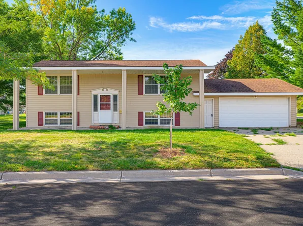 64 9th Ave NE, Hutchinson, MN 55350