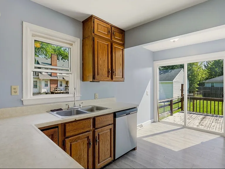 2020 Thorne Pl — Photo 6