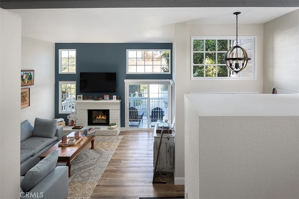 2 bed, 2.5 bath, 1582 sqft, $5,850 — Photo 4