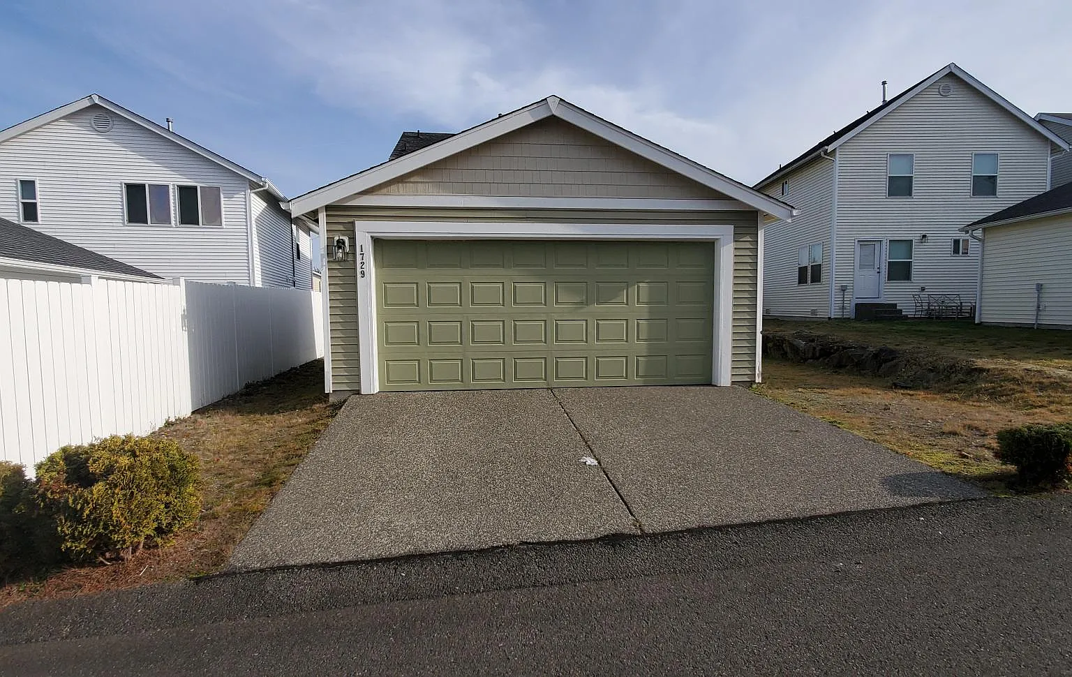 3 bed, 2.5 bath, 1596 sqft, $2,695 — Photo 2