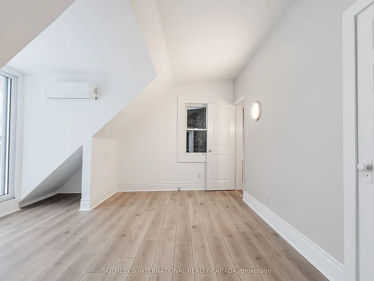 15 Indian Road Cres #UPPER — Photo 26