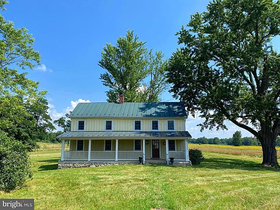3rd image of 216 Bushland Ln