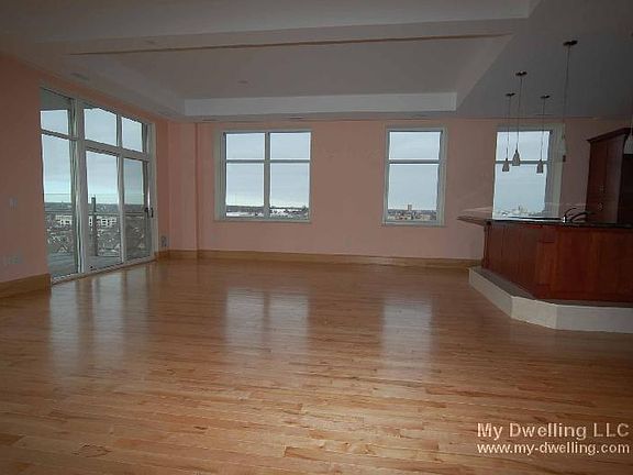 5th image of 1313 N Franklin Pl APT 903