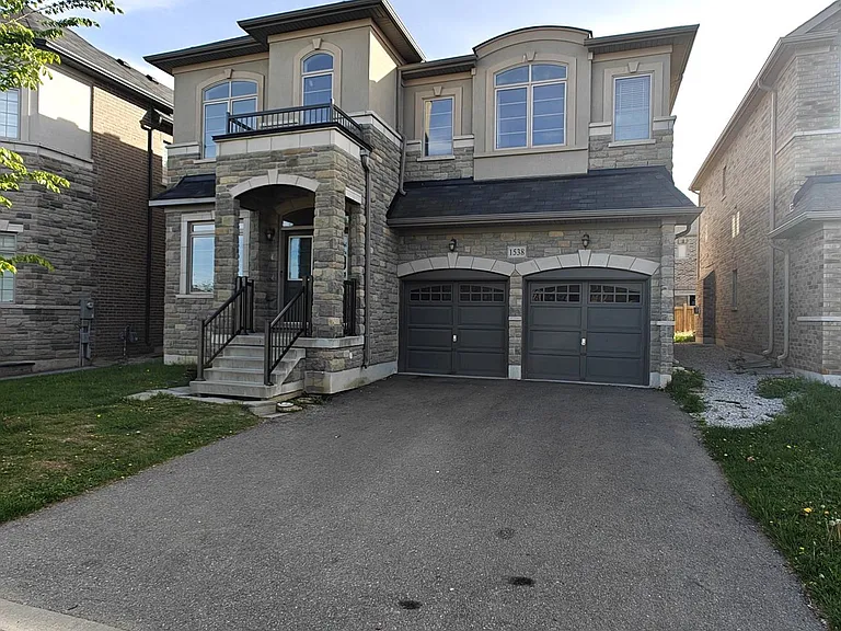 1538 Devine Point — Photo 1