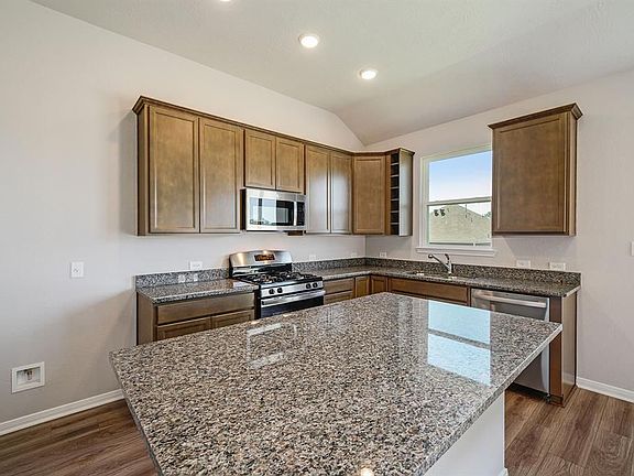 4th image of 183 Emery Oak Way