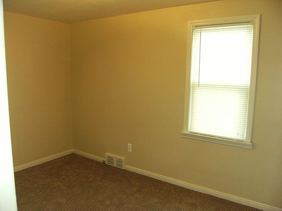 5th image of 24408 W Chicago St