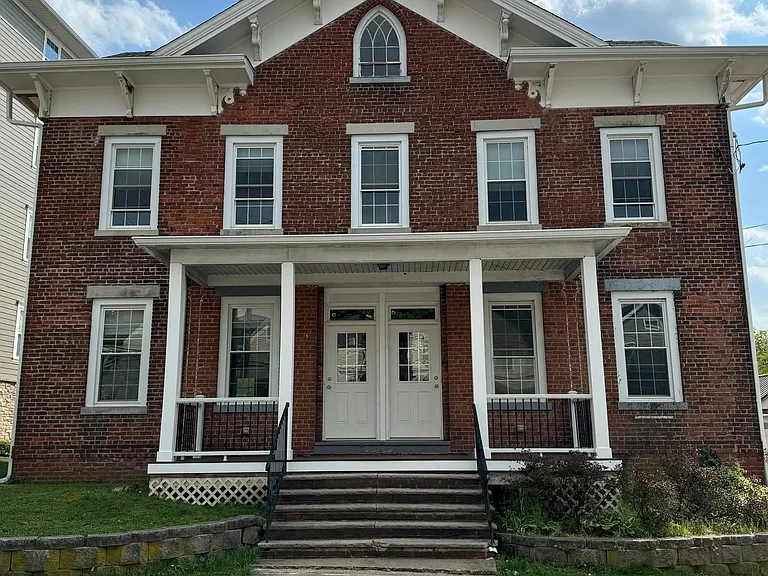 24 Veterans Memorial Dr E #1 — Photo 1