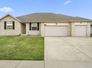 1101 S Red Cedar Ave, Springfield, MO 65802