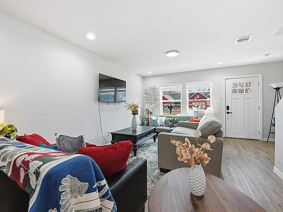 5th image of 931 & 933 River Rd