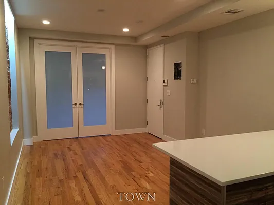 Rented by Evergreen Apartments BK | media 32