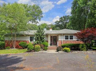 560 Oak Ridge Rd, Clark, NJ 07066