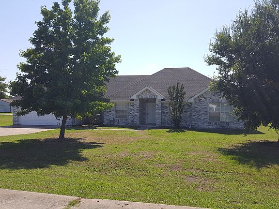 2nd image of 1900 N Meadow Cir