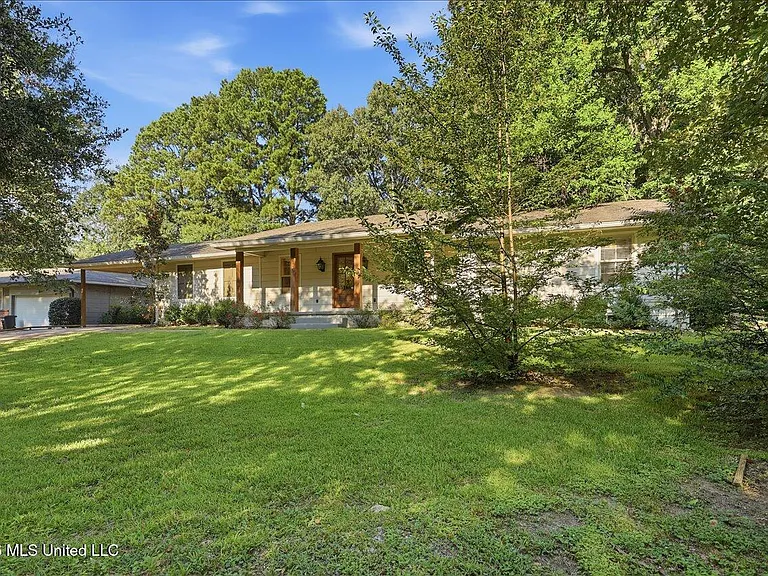117 McCree Dr — Photo 2