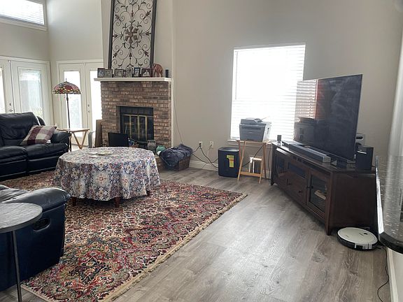 5th image of 417 Village Ct NW