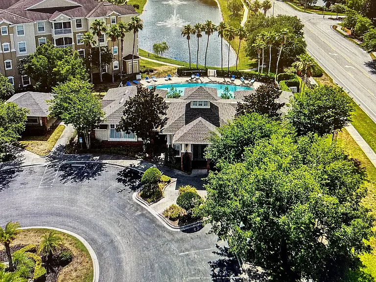 7801 Point Meadows Dr — Photo 28