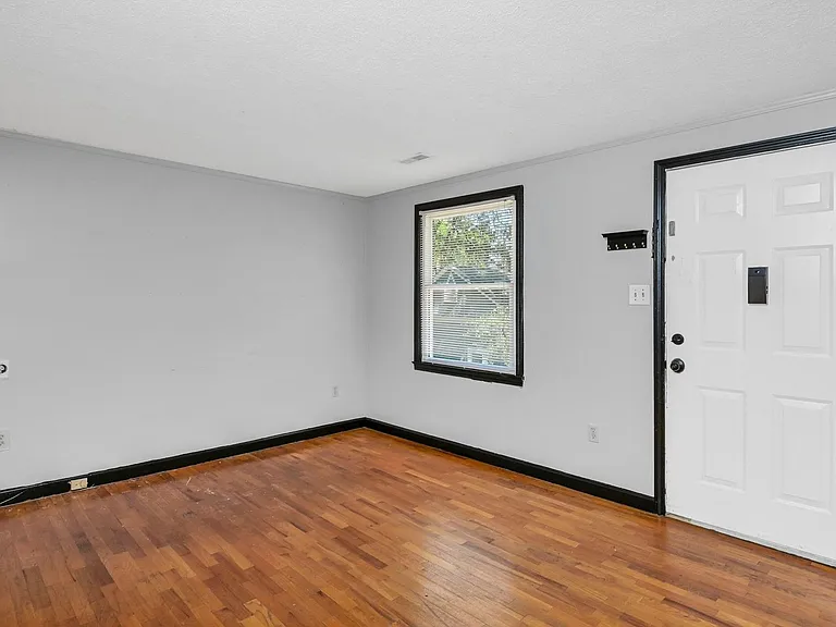 920 King St — Photo 5