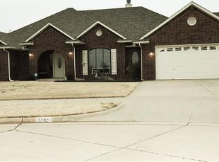1526 W Diamond Way, Mustang, OK 73064