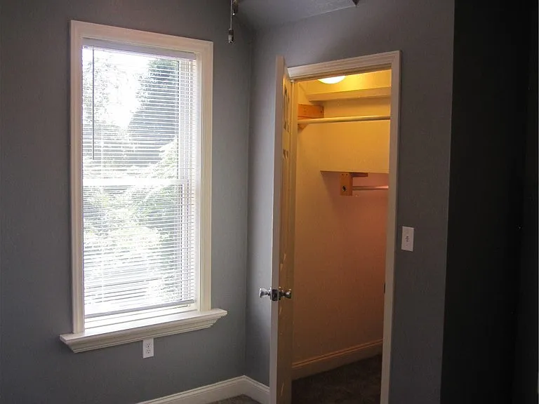 471 Oneida St — Photo 18