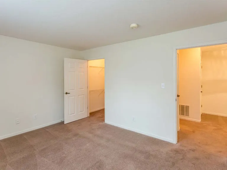 Bexley Village Apartments — Photo 32