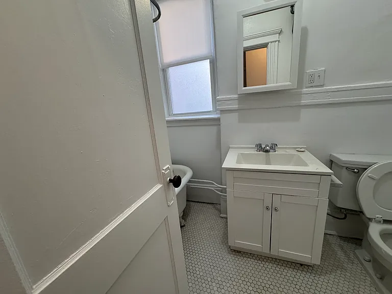 120 Warren St #9 — Photo 7