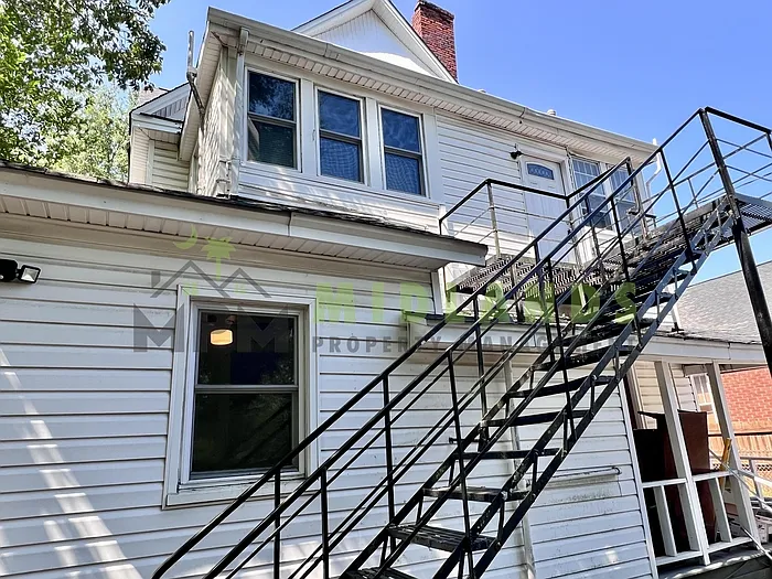 2 bed, 1.0 bath, 800 sqft, $1,800 — Photo 2