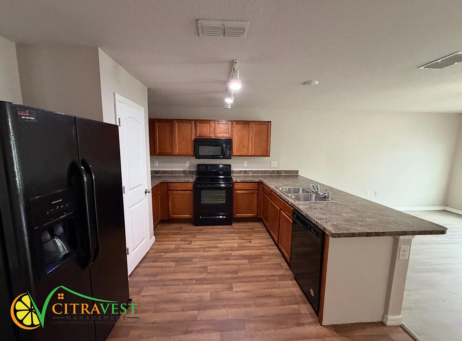 Spacious 4 Bedroom in Poinciana Available! — Photo 3