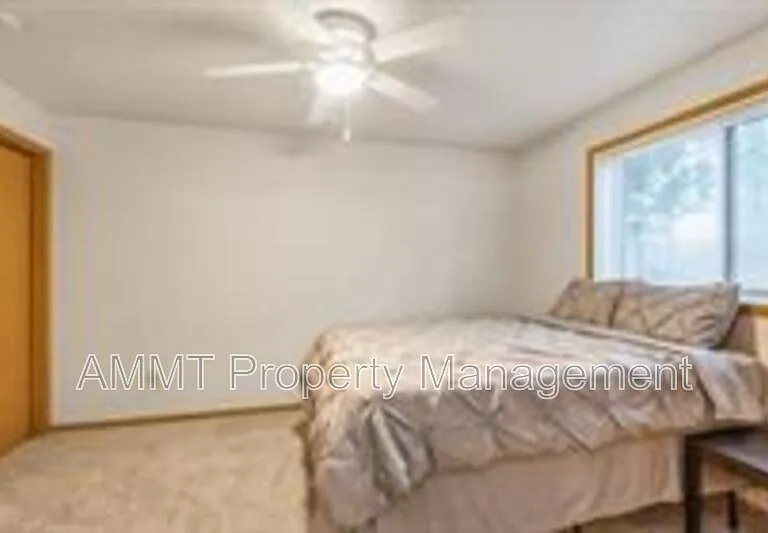 740 Westwinds Dr #2 — Photo 3