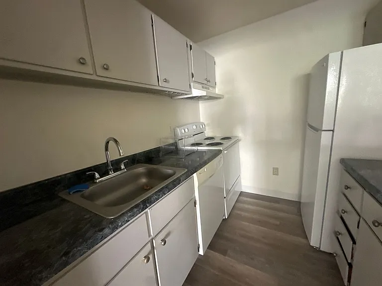 University Park Apartments near Cornell University — Photo 270