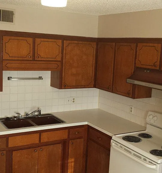 300 W Ashley St #B4 — Photo 3
