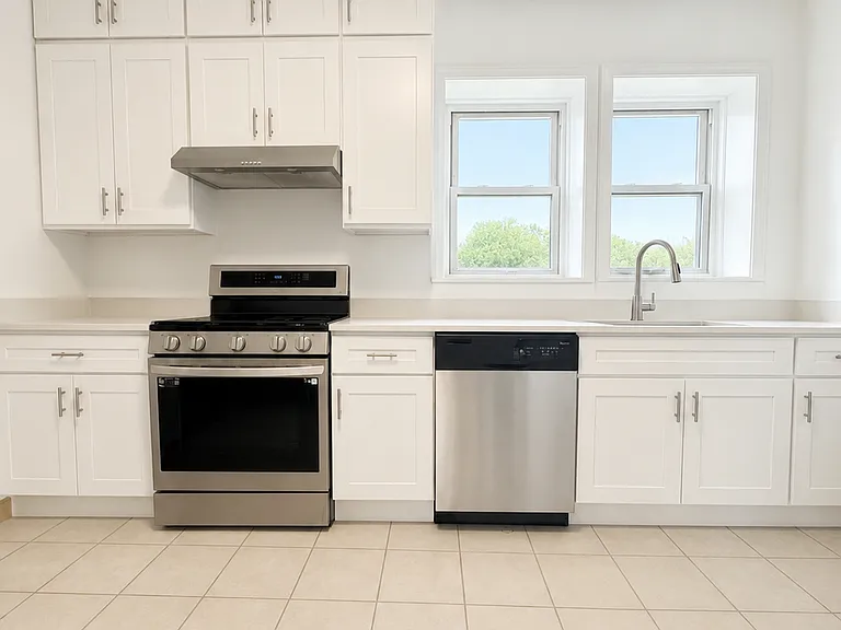 70 Empire St #3 — Photo 1