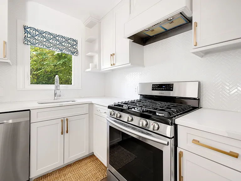 2426 Loving Ave — Photo 3