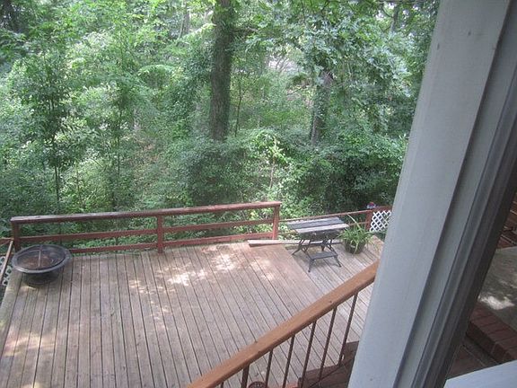3rd image of 2851 Pierce Dr N