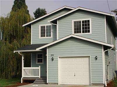 2nd image of 221 15th St SE