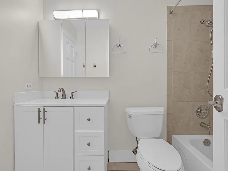 608 Inverrary Ln #608 — Photo 18