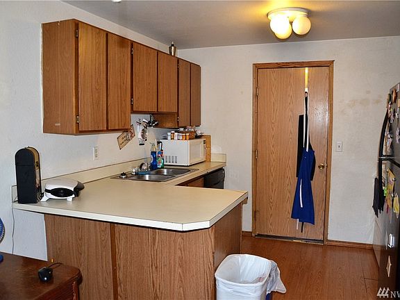 3rd image of 213 21st Pl SE