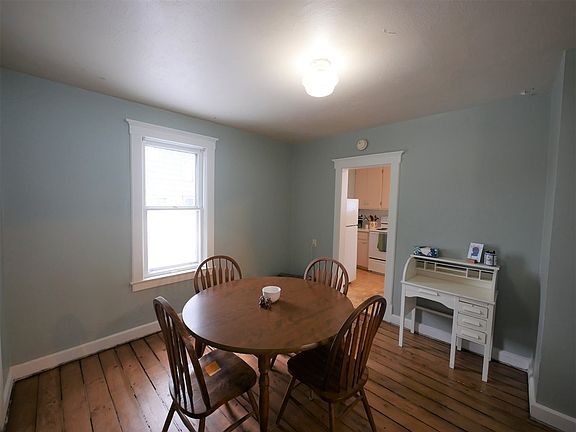 5th image of 604 W Edwards Ave