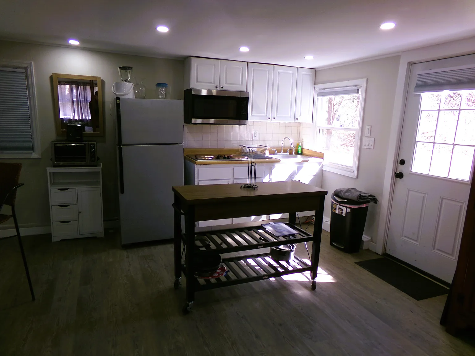 Studio, 440 sqft, $2,300 — Photo 3