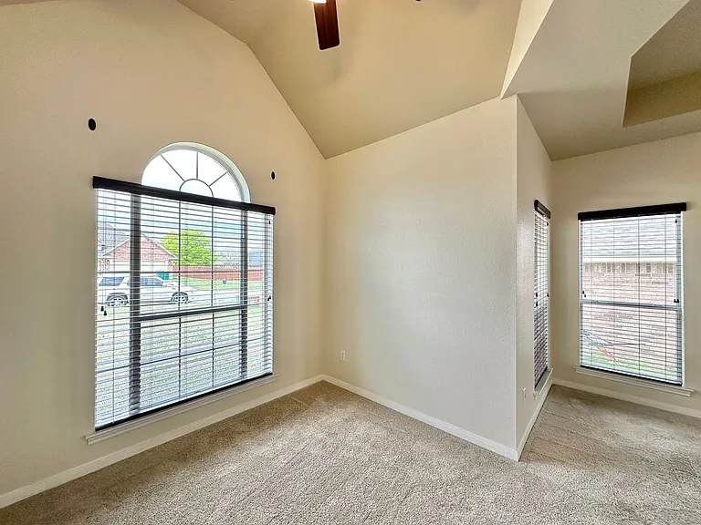705 Marshall Dr — Photo 23