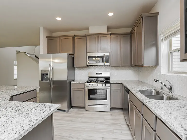 7918 Fijian Cypress Dr — Photo 6