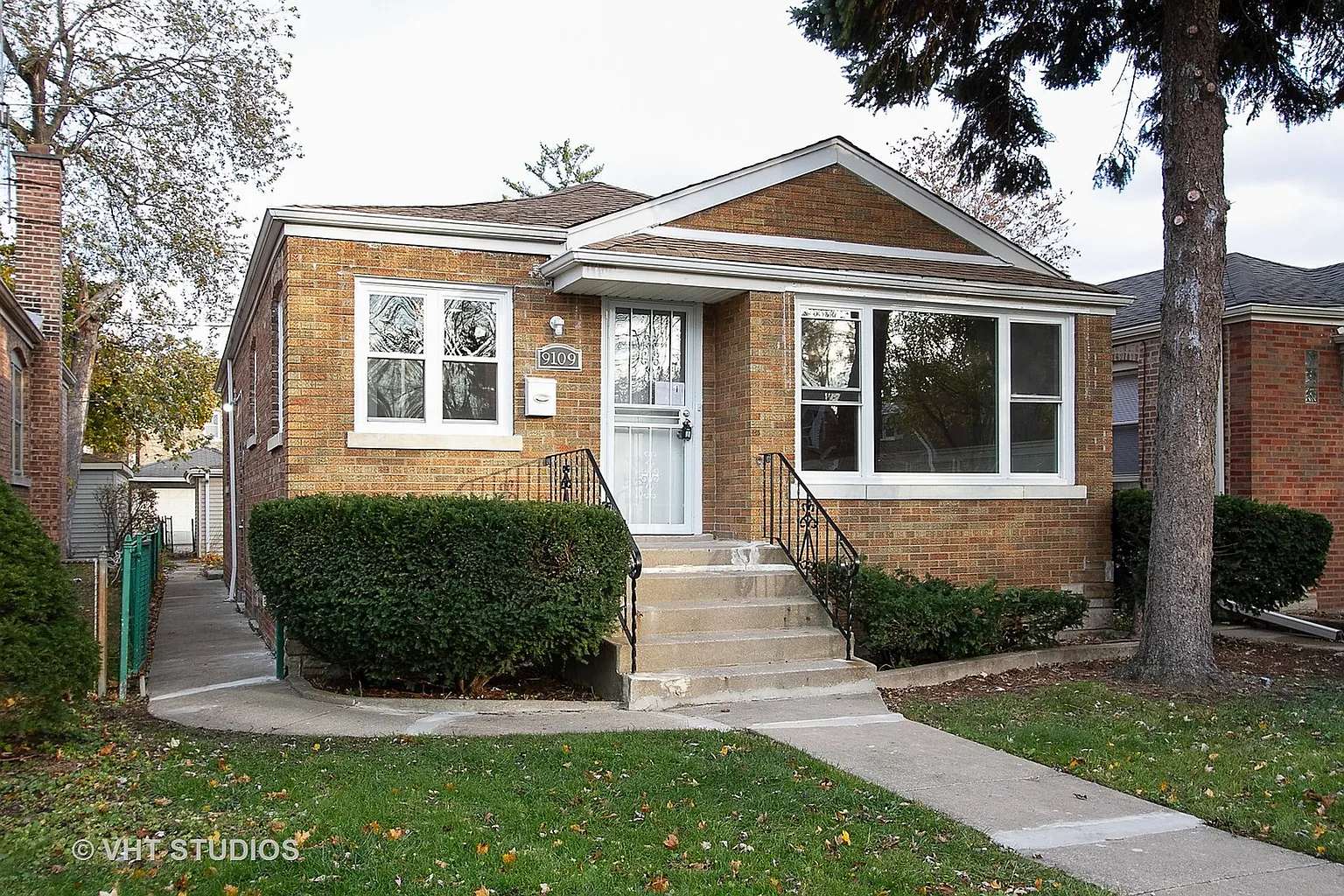 9109 S Merrill Ave photo 1