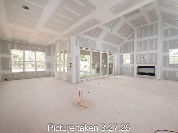 5th image of 621 Duke Dr