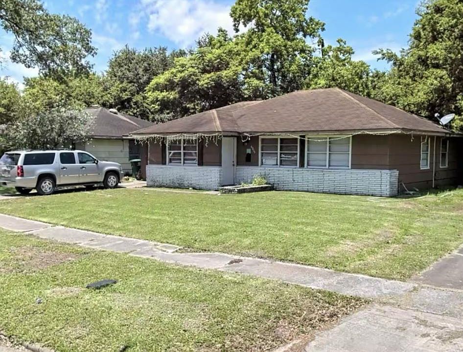 1st image of 6915 Kingsway Dr