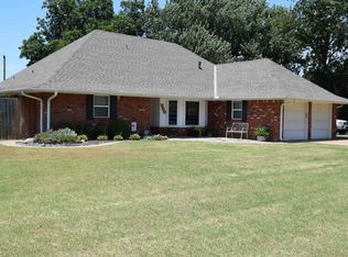 902 Lisa Ln, Enid, OK 73703