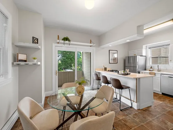14 Holton St APT 3, Medford, MA 02155