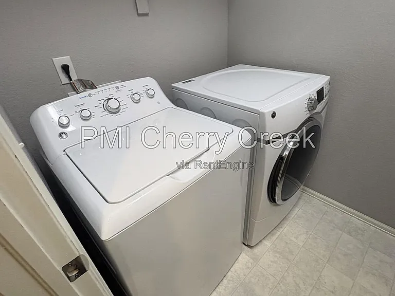 22472 E Union Cir — Photo 29