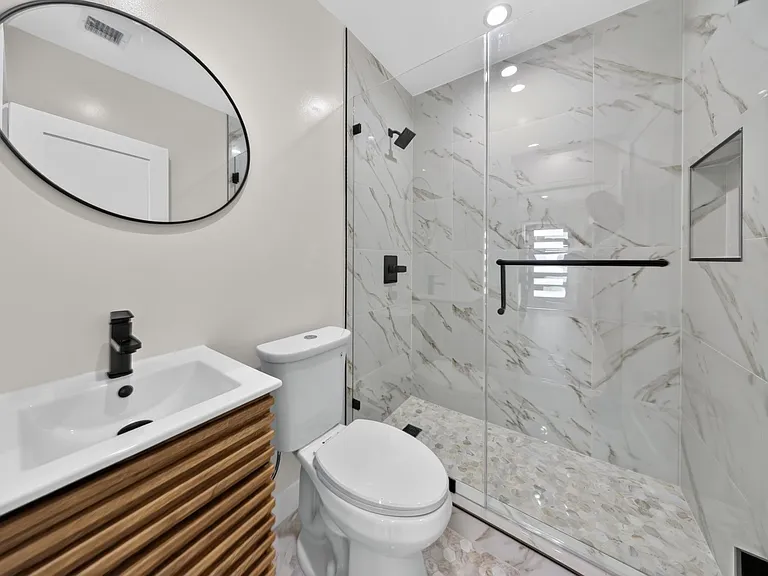 2325 N Naomi St — Photo 23