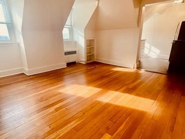 500 Manor House Ln — Photo 13